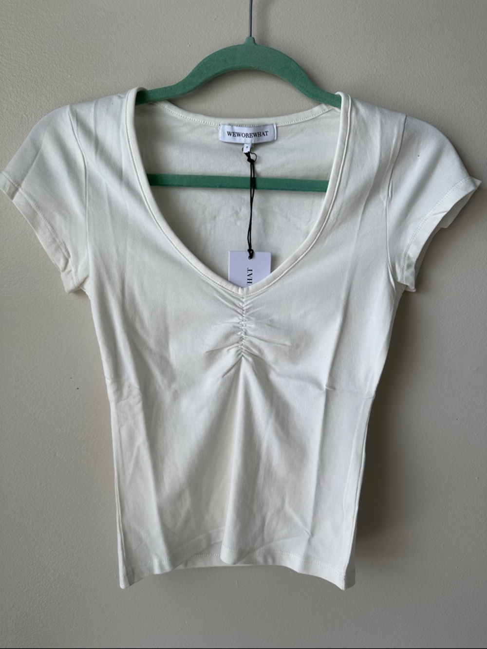 WeWoreWhat Cream Ruched V-Neck Short Sleeve Tee - sz Small